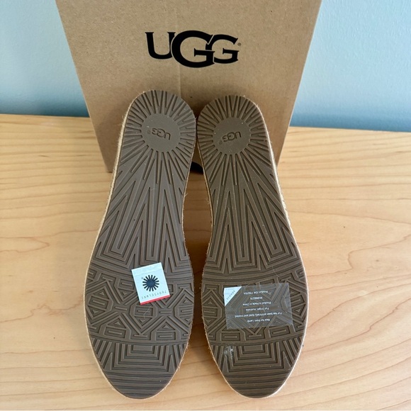 UGG Sandrinne II Women’s Metallic Gold - Slip-On Loafer Espadrille Size: 9 NWT - Picture 9 of 9